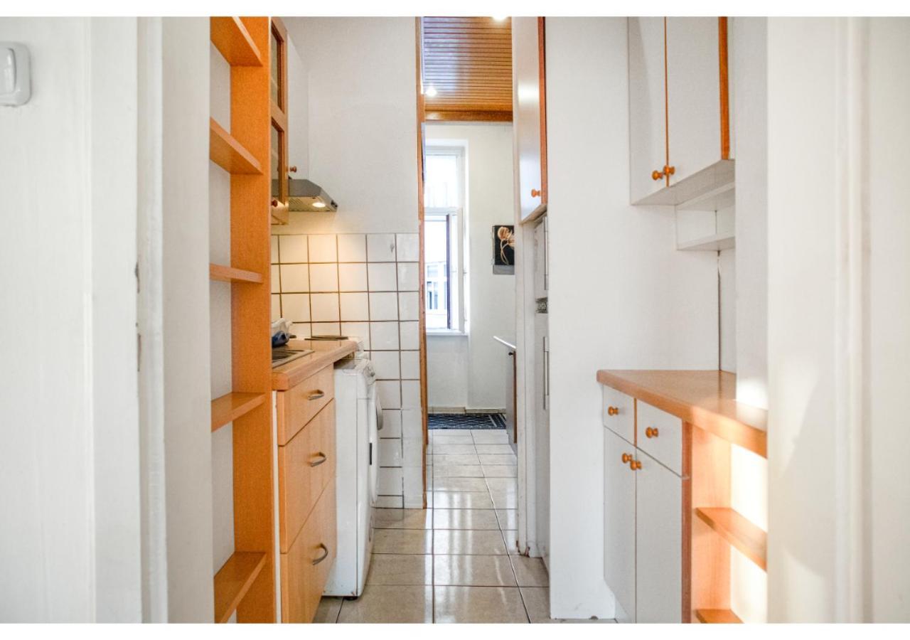Welcoming 2Br Apt. Near Danube & Millenium Tower Wien Exteriör bild