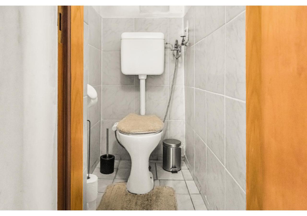 Welcoming 2Br Apt. Near Danube & Millenium Tower Wien Exteriör bild